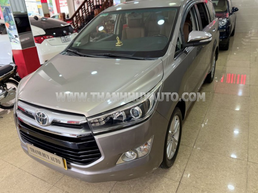 Toyota Innova 2.0V