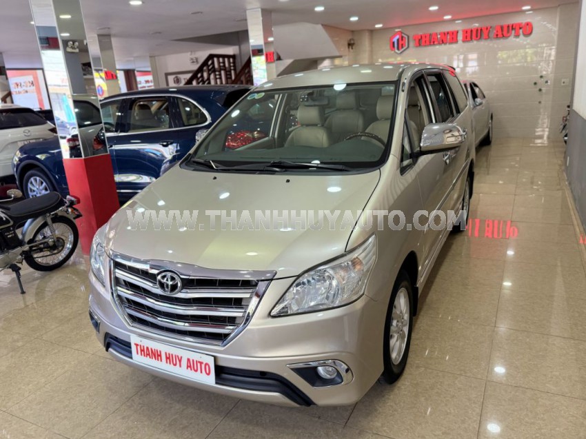 Toyota Innova 2.0V 2014